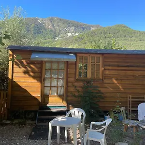  Camping La Roulotte Chez Camille